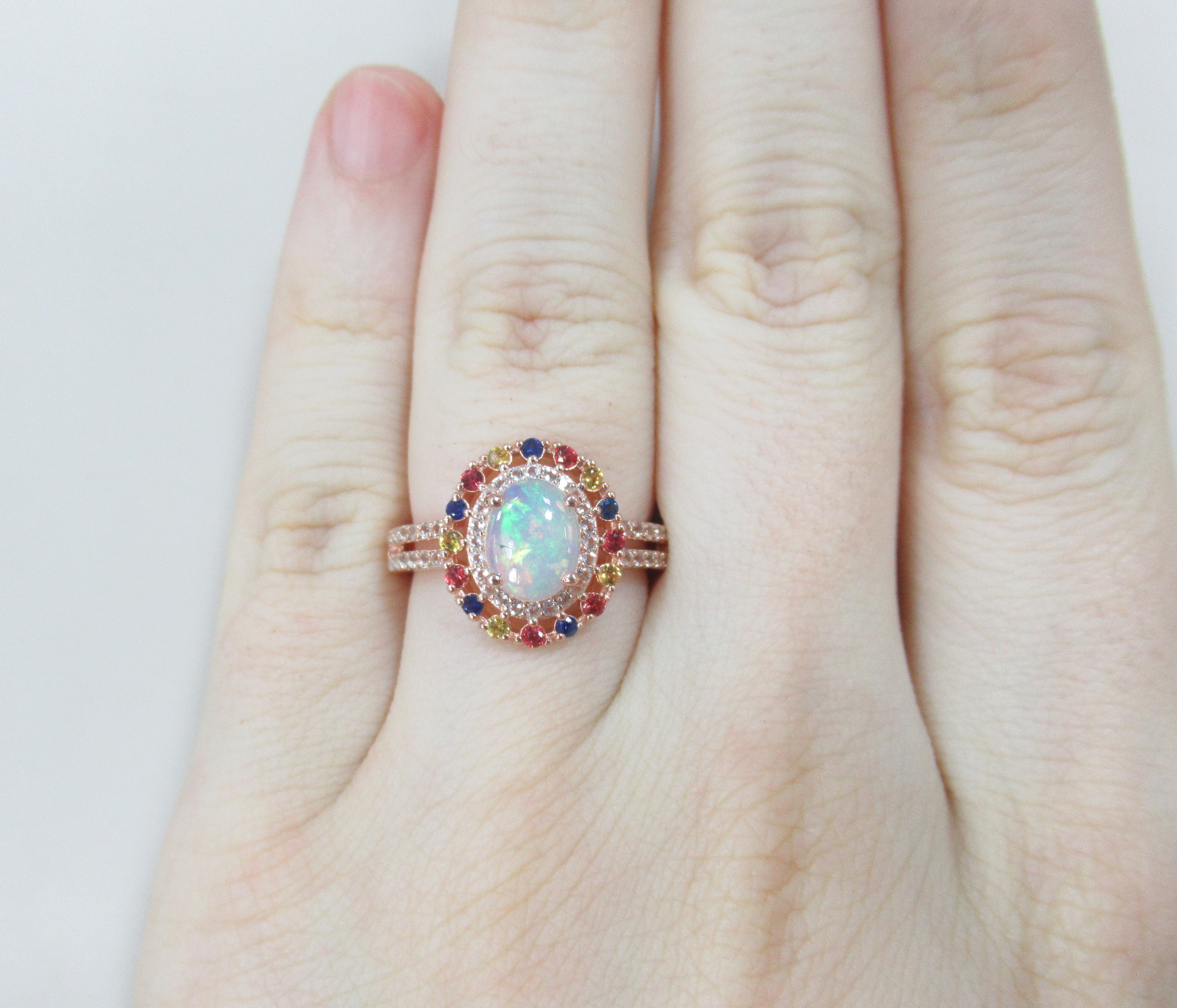 Серебряное кольцо с опалом и мультисапфирами